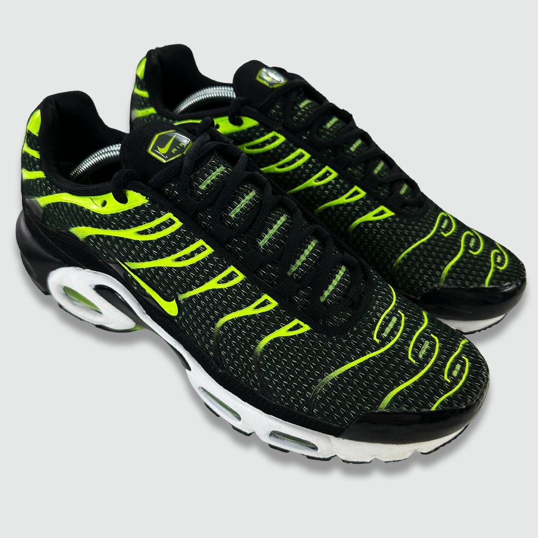 Lime green top nike tns